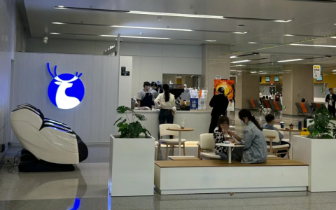瑞幸把门店开进医院，网友：建议纳入医保！